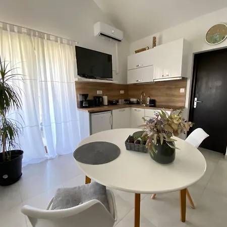 Apartments Flora 1 Banjol Extérieur photo