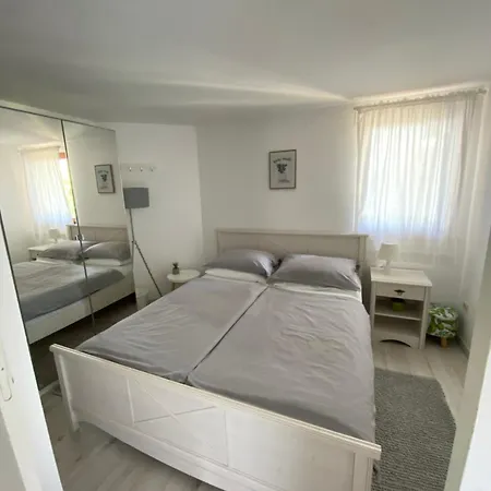 Apartments Flora 1 Banjol Extérieur photo